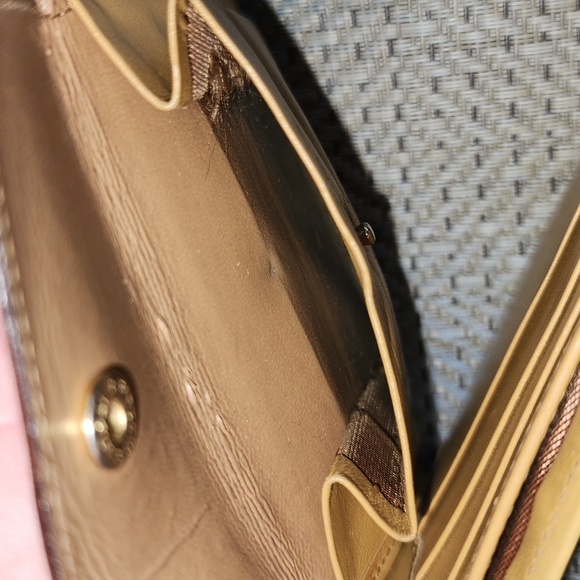 EUC~Celine Bi-Fold Wallet With Snappy Change Pocket - Picture 7 of 9
